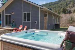 Nehalem Coastal Oasis - Secluded Coastal Home with Hot Tub on 14 Acres